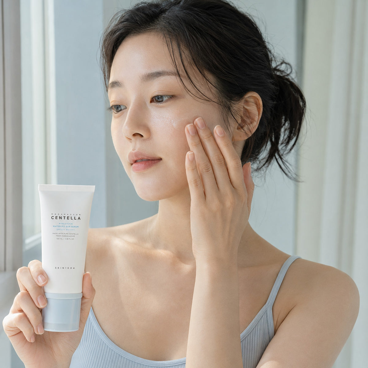 SKIN1004 — Sérum solar Water-Fit Hyalu-Cica con centella de Madagascar · 100 ml