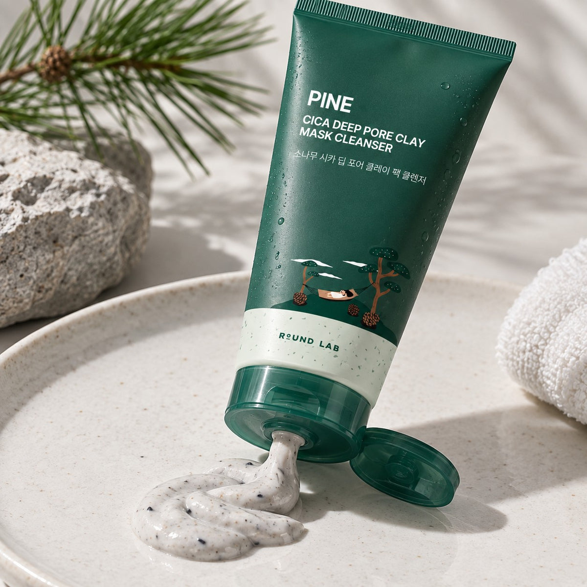 ROUND LAB — Limpiador y mascarilla de arcilla para poros con pino y centella · 150 ml