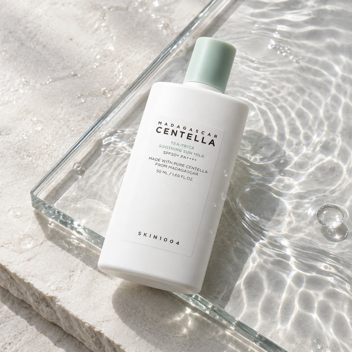 SKIN1004 — Leche solar calmante Tea-Trica con centella de Madagascar SPF50+ PA++++ · 50 ml