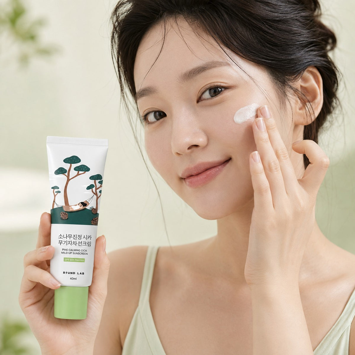 ROUND LAB — Protector solar suave y calmante con pino y centella · 40 ml